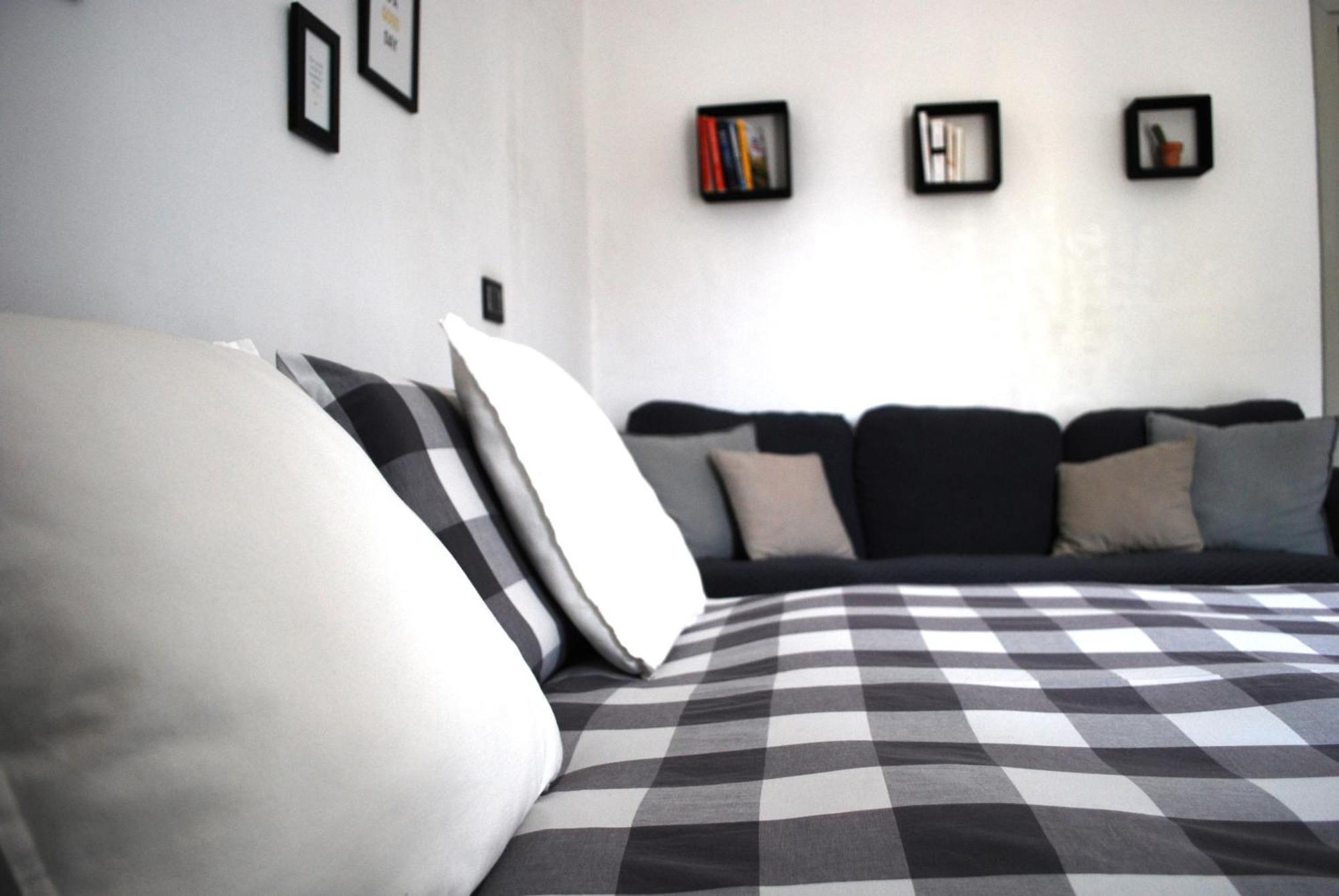 Le Stanze Di Alicam Bed & Breakfast Arona Ngoại thất bức ảnh
